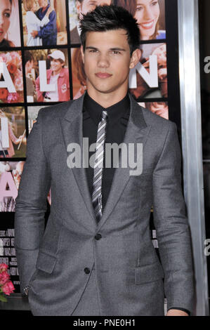 Taylor Lautner lors de la première mondiale de 'Valentine's Day' tenue à l'Grauman's Chinese Theatre à Hollywood, CA le lundi, 8 février 2010. Photo par RPAC Photo Presse Pacific Rim. Référence du fichier  #  Taylor Lautner 2810 4RPAC pour un usage éditorial uniquement - Tous droits réservés Banque D'Images