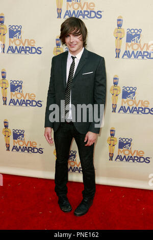 Zac Efron sur le tapis rouge pour les MTV Movie Awards 2009 s'est tenue à la Gibson Amphitheatre à Universal City, CA < le dimanche 31 mai 2009. Photo par Edwin Blanco/ RPAC /fichier PictureLux Zac Efron #  Référence 20090531  03RPAC pour un usage éditorial uniquement - Tous droits réservés Banque D'Images