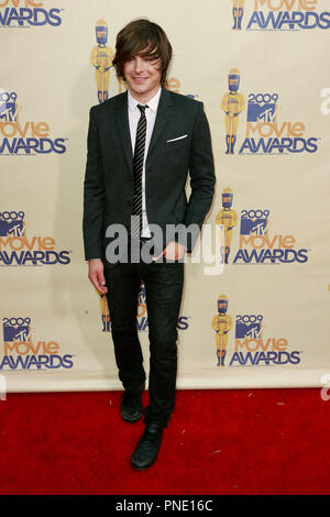 Zac Efron sur le tapis rouge pour les MTV Movie Awards 2009 s'est tenue à la Gibson Amphitheatre à Universal City, CA < le dimanche 31 mai 2009. Photo par Edwin Blanco/ RPAC /fichier PictureLux Zac Efron #  Référence 20090531  07RPAC pour un usage éditorial uniquement - Tous droits réservés Banque D'Images