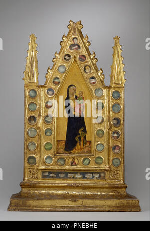 Tabernacle reliquaire avec la Vierge et l'enfant. Date/Période : Ca. 1350 (cité médiévale). Reliquaires ; peintures. Tempera et feuille d'or sur panneau de bois avec du verre, du papier, et des reliques tempera et feuille d'or sur panneau de bois avec du verre, du papier, et des reliques. Hauteur : 3 mm (0.11 in) ; largeur : 11,70 mm (0,46 in). Auteur : Naddo Ceccarelli. Banque D'Images