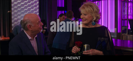 DATE DE SORTIE : Mai 18, 2018 Title : nostalgie Studio : Paramount Pictures Réalisateur : Bill Holderman PLOT : Quatre amis ont leur vie a changé pour toujours après avoir lu 50 nuances de gris dans leur livre ou de club. Avec : Wallace Shawn, Candice Bergen. (Crédit Image : © Paramount Pictures/photos) Banque D'Images