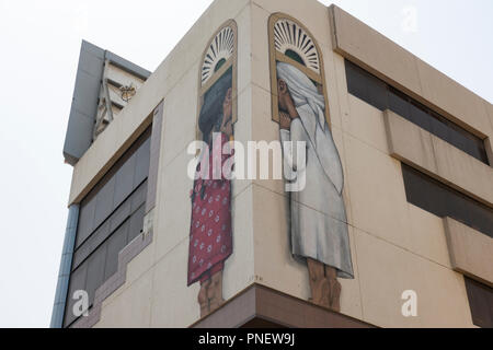 L'art de rue sur les bâtiments le long de la rue en Décembre 2 Satwa de Dubaï, Émirats arabes unis, ÉMIRATS ARABES UNIS Banque D'Images