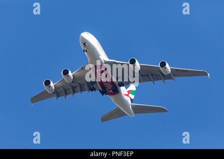 Airbus A380 d'Emirates Airlines, près de l'aéroport de Düsseldorf, Banque D'Images