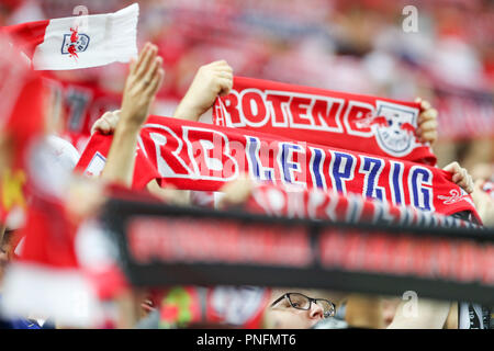 Leipzig, Saxe. Sep 20, 2018. Football : Ligue Europa, Groupe étape, Journée 1 : RB Leipzig - RB Salzbourg. Fans de Leipzig présentent leurs écharpes. Crédit : Jan Woitas/dpa-Zentralbild/dpa/Alamy Live News Banque D'Images