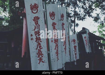 Kyoto, Kyoto, la Chine. Sep 21, 2018. Kyoto, Japan-Fushimi Inari Taisha est le chef de culte du dieu Inari, situé dans le quartier de Fushimi, à Kyoto, au Japon. Le sanctuaire se trouve à la base d'une montagne également nommé Inari qui est 233 mètres (764 ft) au-dessus du niveau de la mer, et comprend des sentiers jusqu'à la montagne pour de nombreux petits sanctuaires qui s'étendent sur 4 kilomètres (2,5 mi) et prendre environ 2 heures de marche. Credit : ZUMA Press, Inc./Alamy Live News Banque D'Images