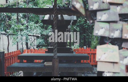 Kyoto, Kyoto, la Chine. Sep 21, 2018. Kyoto, Japan-Fushimi Inari Taisha est le chef de culte du dieu Inari, situé dans le quartier de Fushimi, à Kyoto, au Japon. Le sanctuaire se trouve à la base d'une montagne également nommé Inari qui est 233 mètres (764 ft) au-dessus du niveau de la mer, et comprend des sentiers jusqu'à la montagne pour de nombreux petits sanctuaires qui s'étendent sur 4 kilomètres (2,5 mi) et prendre environ 2 heures de marche. Credit : ZUMA Press, Inc./Alamy Live News Banque D'Images