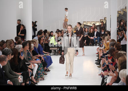 Milan, Italie. Sep 21, 2018. Présenter des modèles de créations de Tod's au cours de la Fashion Week de Milan Printemps-été 2019 à Milan, Italie, le 21 septembre, 2018. Credit : Alberto Lingria/Xinhua/Alamy Live News Banque D'Images