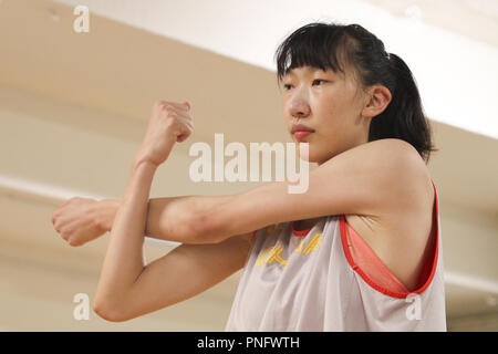Tenerife, Espagne. Sep 21, 2018. Xu Han de Chine s'étend après la formation avant la FIBA 2018 Coupe du Monde féminine de basket-ball à Quico Cabrera Arena à Santa Cruz de Tenerife, Espagne, 21 septembre 2018. La FIBA 2018 Coupe du Monde féminine de basket-ball aura lieu à Santa Cruz de Tenerife de l'Espagne à partir du 22 septembre au 30. Credit : Zheng Huansong/Xinhua/Alamy Live News Banque D'Images