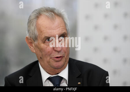 Berlin, Allemagne. Sep 21, 2018. Le Président tchèque Milos Zeman prend la parole lors d'une conférence de presse à l'ambassade de la République tchèque à Berlin, après sa rencontre avec la Chancelière allemande Angela Merkel dans sa visite officielle de l'Allemagne, le vendredi 21 septembre, 2018 à Berlin, Allemagne. Credit : Ondrej Deml/CTK Photo/Alamy Live News Banque D'Images