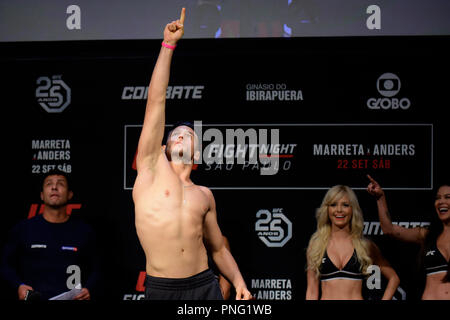 Sao Paulo, Brésil. 21 sept 2018. PESAGEM UFC Fight Night MARRETA X ANDERS - Dans l'équilibre Luigi Vendramini au cours de la pesée de l'UFC Fight Night - Marreta vs Anders. Ibirapuéra gymnase. São Paulo-SP. (Photo : Reinaldo Reginato/Fotoarena) Crédit : Foto Arena LTDA/Alamy Live News Banque D'Images