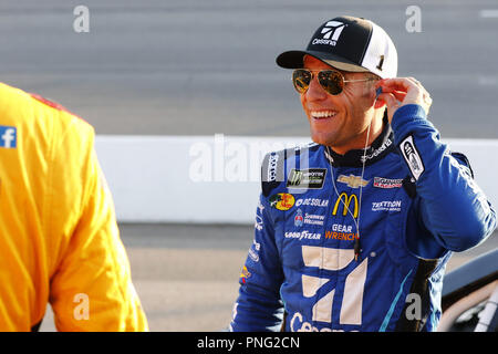 Richmond, Virginia, USA. Sep 21, 2018. Jamie McMurray (1) sort sur pit road avant d'être admissibles à la Federated Auto Parts 400 à Richmond Raceway à Richmond, en Virginie. Crédit : Chris Owens Asp Inc/ASP/ZUMA/Alamy Fil Live News Banque D'Images