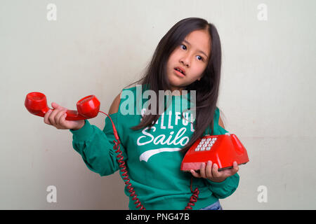 Portrait of young cute Asian girl wearing vêtement élégant Banque D'Images