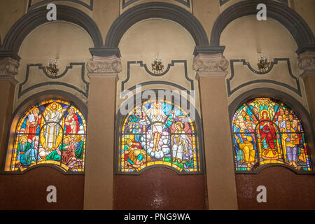 Les vitraux, la cathédrale Holy Trinity, (amharique : Kidist Selassie) Eglise orthodoxe Tewahedo d', lieu de repos de l'Empereur Hailé Sélassié Banque D'Images