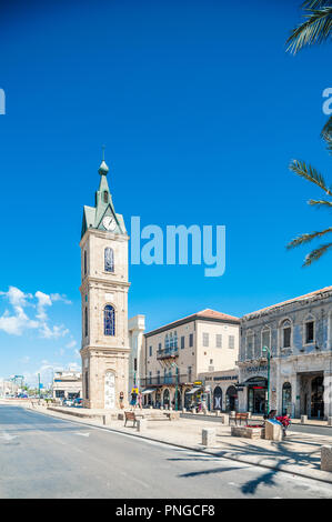 Israël, Tel Aviv - 07 septembre 2018 : Shuk hapishpeshim brocante - Tour de l'horloge à Jaffa Banque D'Images