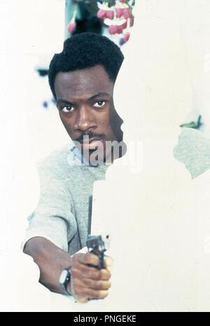 Titre original : BEVERLY HILLS COP. Titre en anglais : BEVERLY HILLS COP. Année : 1984. Directeur : MARTIN BREST. Stars : Eddie Murphy. Credit : PARAMOUNT PICTURES / Album Banque D'Images