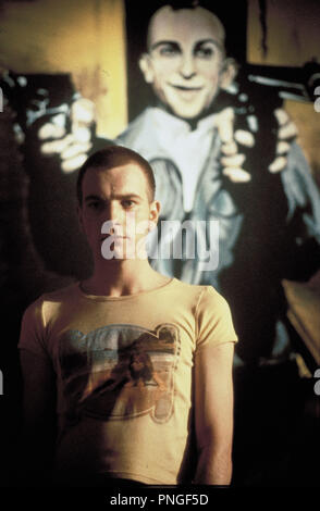 Titre original : TRAINSPOTTING. Titre en anglais : TRAINSPOTTING. Année : 1996. Réalisateur : DANNY BOYLE. Stars : EWAN MCGREGOR. Credit : FRUIT DU FILM ET DE LA NOEL GAY MOTION PHOTO / Album Banque D'Images