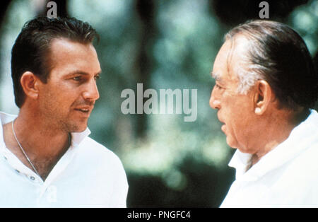 Titre original : la vengeance. Titre en anglais : la vengeance. Année : 1990. Réalisateur : Tony SCOTT. Stars : Kevin Costner, Anthony Quinn. Credit : Columbia Pictures / Album Banque D'Images