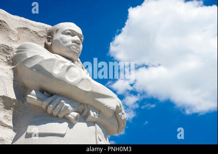 WASHINGTON DC - circa 2018, Août : le mémorial Martin Luther King Jr, avec un portrait de la civil rights leader sculpté dans le granit. Banque D'Images