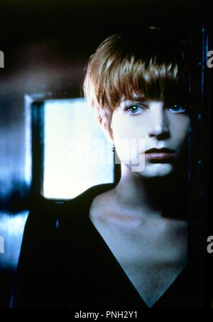 Film Original Titre : SINGLE WHITE FEMALE. Titre en anglais : SINGLE WHITE FEMALE. Année : 1992. Réalisateur : Barbet Schroeder. Stars : Bridget Fonda. Credit : COLUMBIA TRI STAR / Album Banque D'Images