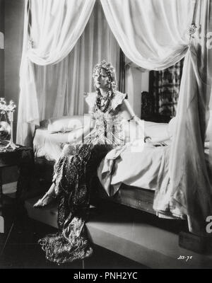 Titre original : Mata Hari. Titre en anglais : Mata Hari. Année : 1931. Réalisateur : GEORGE FITZMAURICE. Stars : Mata Hari, GRETA GARBO. Credit : M.G.M / Album Banque D'Images