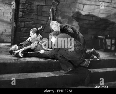 Titre original : Frankenstein. Titre en anglais : : FRANKENSTEIN FRANKENSTEIN. Année : 1931. Directeur : JAMES WHALE. Stars : Boris Karloff, EDWARD VAN SLOAN, COLIN CLIVE. Credit : UNIVERSAL PICTURES / Album Banque D'Images