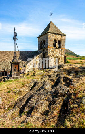 Saint Floret, église de la Chastel et tombes médiénales. Puy de Dôme. Auvergne Rhône Alpes. France Banque D'Images