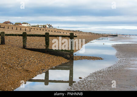 Marée basse à Pevensey Bay, East Sussex, Angleterre, selective focus Banque D'Images