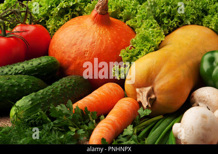 Close up de divers légumes crus colorés. Banque D'Images