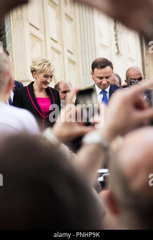Le président polonais Andrzej Duda et première dame Agata Kornhauser-Duda au cours d'une visite au château de Wawel. Cracovie le 7 août, 2015. Banque D'Images