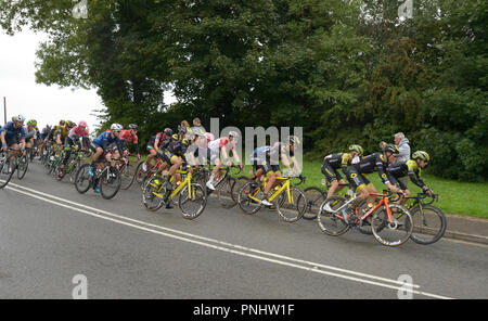 Les cyclistes en 'Tour de Bretagne' à Watnall, près de Nottingham. Banque D'Images