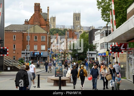 Rue passante, High Street, Lincoln, en Angleterre. Banque D'Images