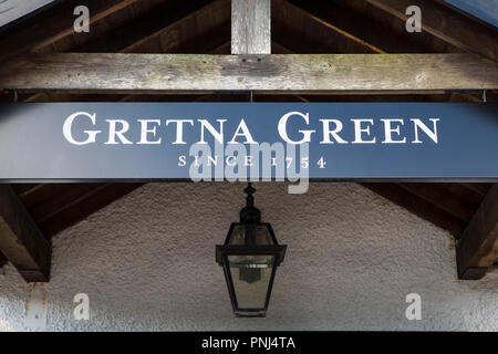 Gretna Green, ÉCOSSE - 24 août 2018 : un signe lors de l'historique Gretna Green en Ecosse - le village est célèbre pour les mariages. Banque D'Images