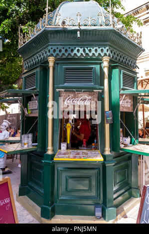 Huit maltais traditionnel kiosque vendant des boissons à côté de la vieille ville de La Valette, Malte Banque D'Images