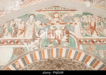 Vue de l'intérieur de l'église de Keldby avec des peintures murales réalisées par l'Elmelunde, Maître de l'île de Moen, le Danemark, la Scandinavie, l'Europe. Banque D'Images