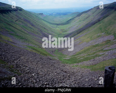 L'Angleterre, Cumbria, au nord-ouest, Penines de grande tasse tasse haut de Gill Nick. Banque D'Images