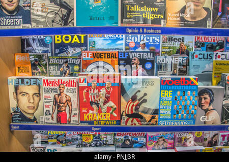 Des magazines dans un magasin à Amsterdam aux Pays-Bas 2018 Banque D'Images