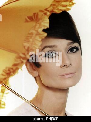 AUDREY HEPBURN. 1965. Banque D'Images