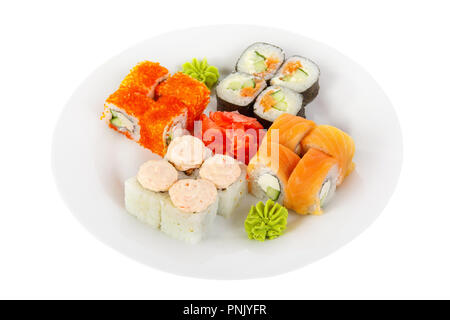 Ensemble de sushi, rouleaux, uramaki, hosomaki, Californie, Philadelphie, lava, sauce caviar tobiko, les fruits de mer crus, gingembre mariné et wasabi, de l'alimentation sur la plaque, Banque D'Images