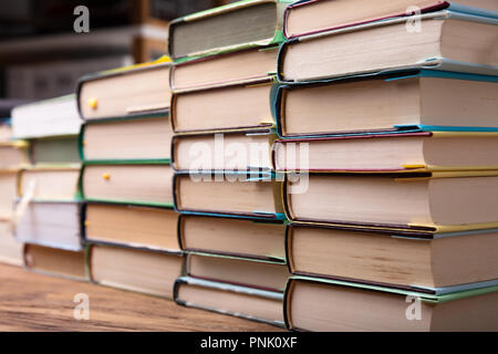 Full Frame Shot de livres dans l'étagère Banque D'Images