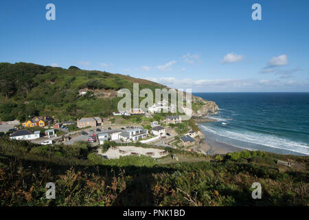 Vue depuis les falaises de Blue Hills plus Trevaunance Cove, près de St Agnes, Cormwall, UK. Septembre. Banque D'Images