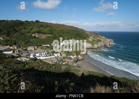 Vue depuis les falaises de Blue Hills plus Trevaunance Cove, près de St Agnes, Cormwall, UK. Septembre. Banque D'Images