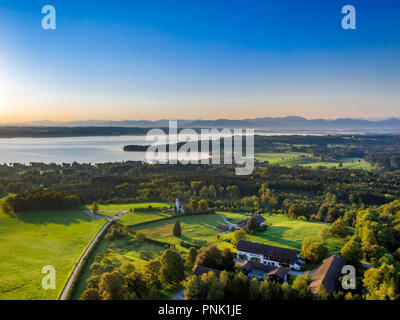 Le Lac de Starnberg en face des Alpes, vu de Ilkahöhe, Tutzing, Fünfseenland, Haute-Bavière, Bavaria, Germany, Europe Banque D'Images