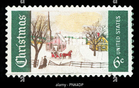 États-unis D'AMÉRIQUE - circa 1969 : timbres de Noël imprimé aux États-Unis (US) montre dimanche d'hiver en Norvège, dans le Maine ; Scott 1384 A806 6c ; vers 1969 Banque D'Images