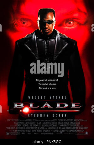 Blade (1998) réalisé par Stephen Norrington avec Wesley Snipes, et Stephen Dorff, Kris Kristofferson, N'Bushe Wright. Blade, mi-homme et mi-vampire tente de débarrasser le monde des vampires. Banque D'Images