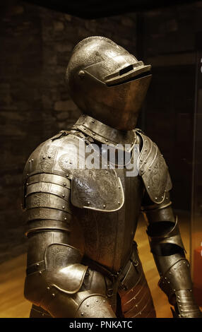 Armure médiévale de la défense anciens, détail de l'arme ancienne, traversée Banque D'Images