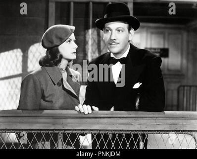 Titre original : NINOTCHKA. Titre en anglais : NINOTCHKA. Année : 1939. Directeur : Ernst Lubitsch. Stars : MELVYN DOUGLAS ; GRETA GARBO. Credit : M.G.M / Album Banque D'Images