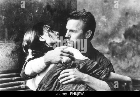 Titre original : la vengeance. Titre en anglais : la vengeance. Année : 1990. Réalisateur : Tony SCOTT. Stars : Kevin Costner, MADELEINE STOWE. Credit : Columbia Pictures / Album Banque D'Images