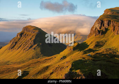 Quiraing la montagne au lever du soleil (l'île de Skye, Ecosse) Banque D'Images