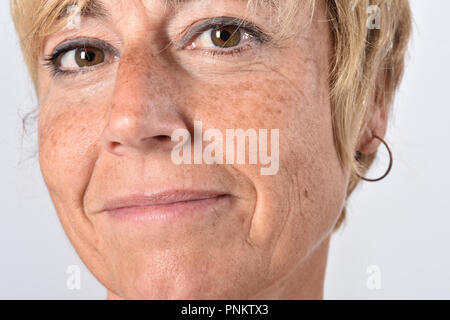 Gros plan du visage d'une femme d'âge moyen Banque D'Images