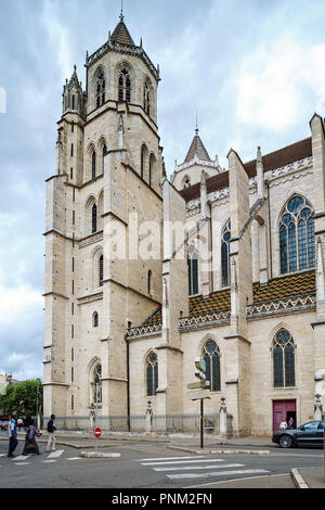 DIJON, FRANCE - Le 10 août 2017 : Cathédrale de Saint benigne de Dijon Banque D'Images